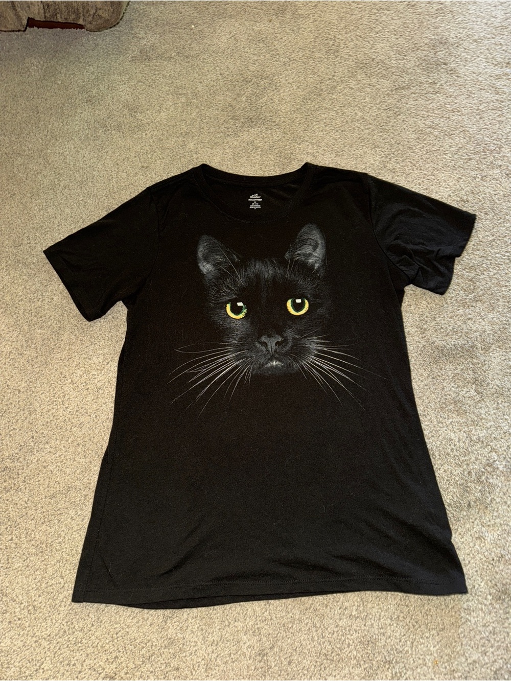 Women’s Black Cat Graphic Tee with Yellow-Eyed Cat Design